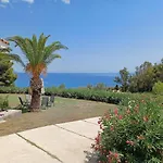 Nerissa 3, Two Bedroom House بيت للعطل *