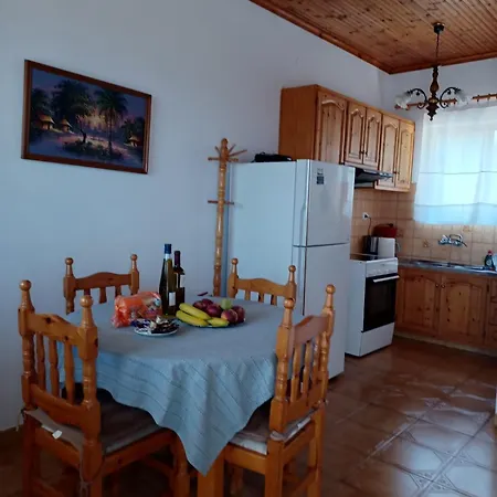 펜션 Nerissa 3, Two Bedroom House 스파르티아