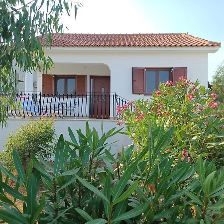 Nerissa 3, Two Bedroom House Сasa de vacaciones Spartia